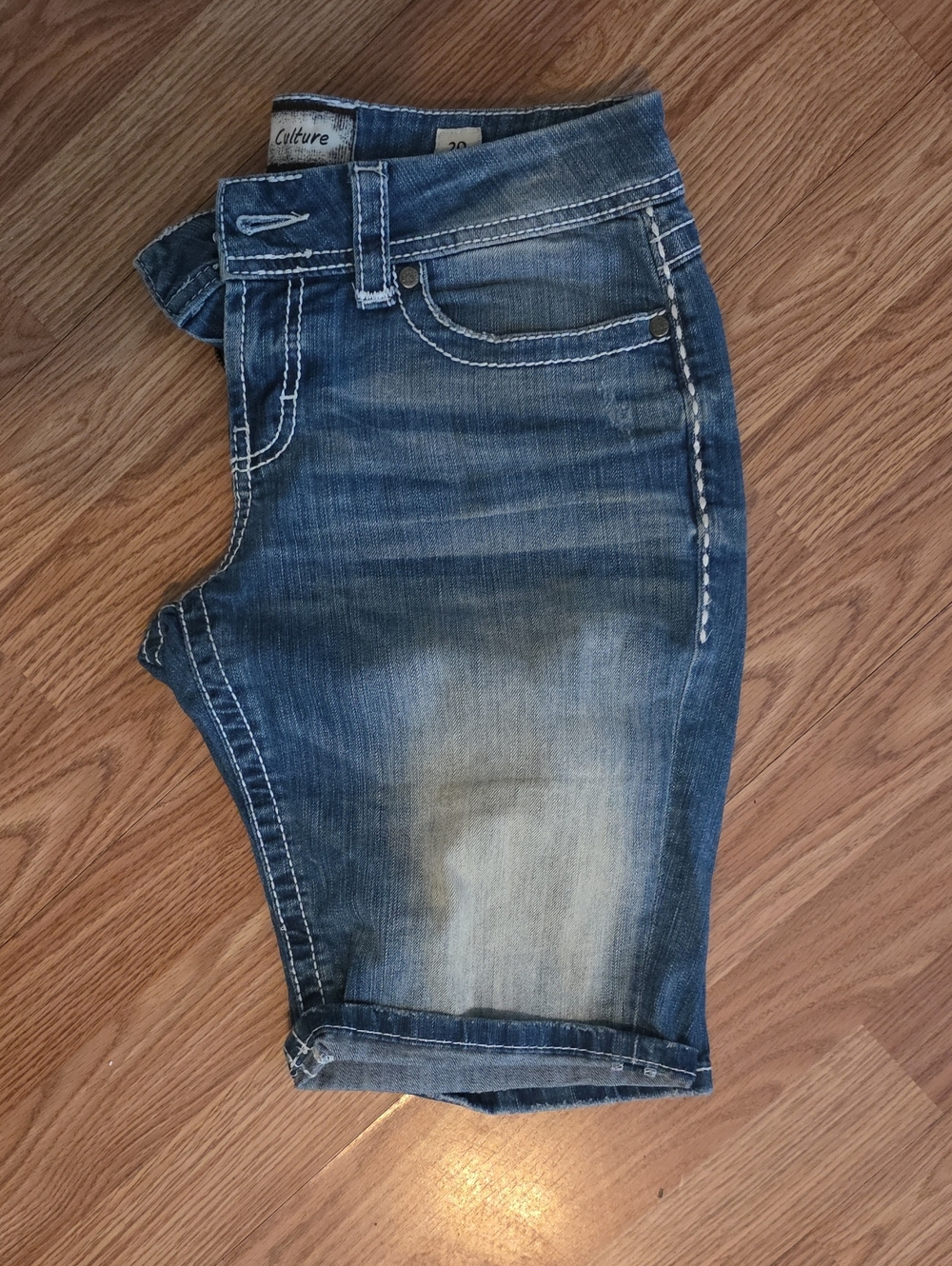 BKE Women’s Faded Blue Cropped Denim Shorts